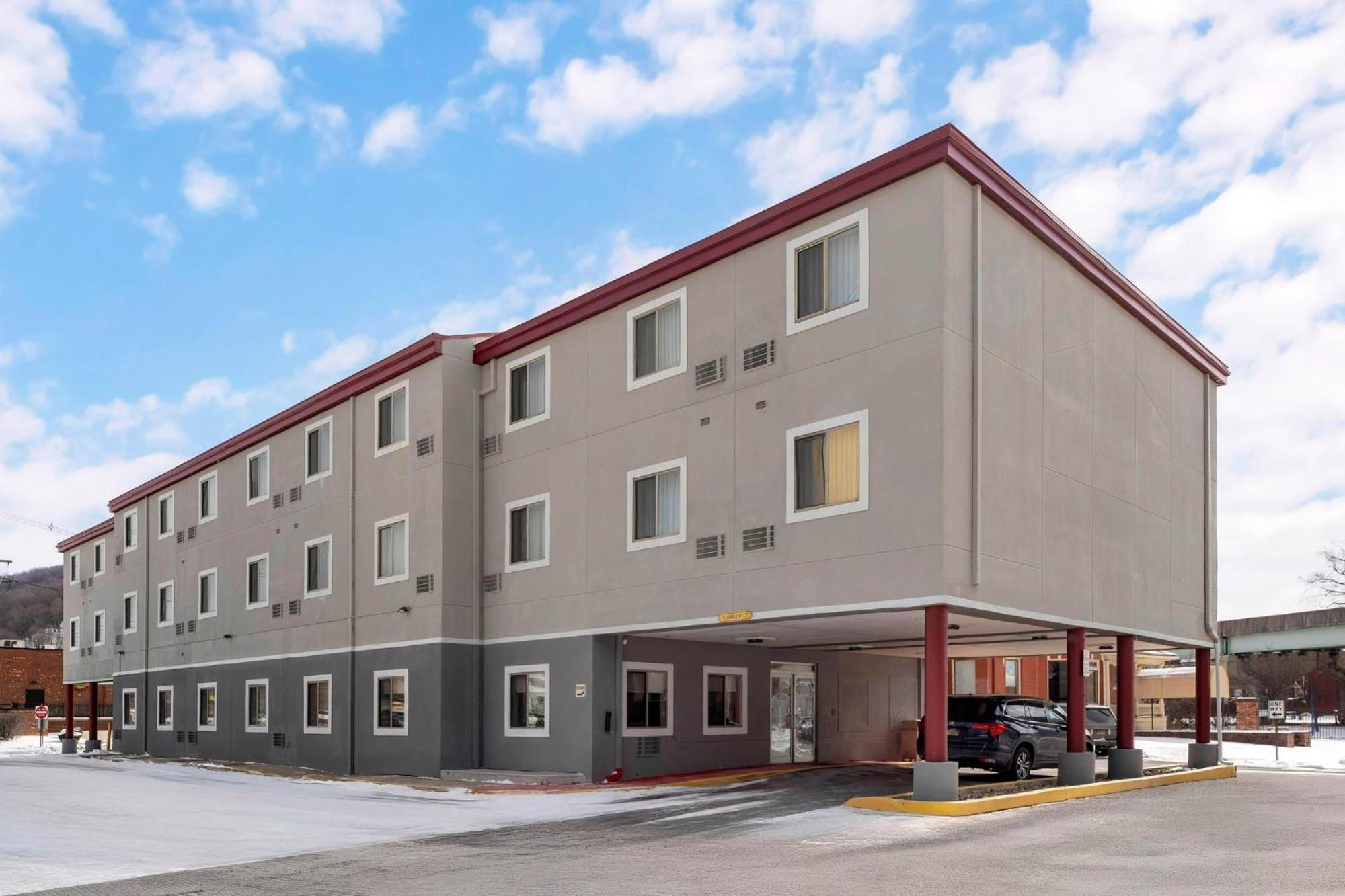Red Roof Inn Johnstown Exterior photo