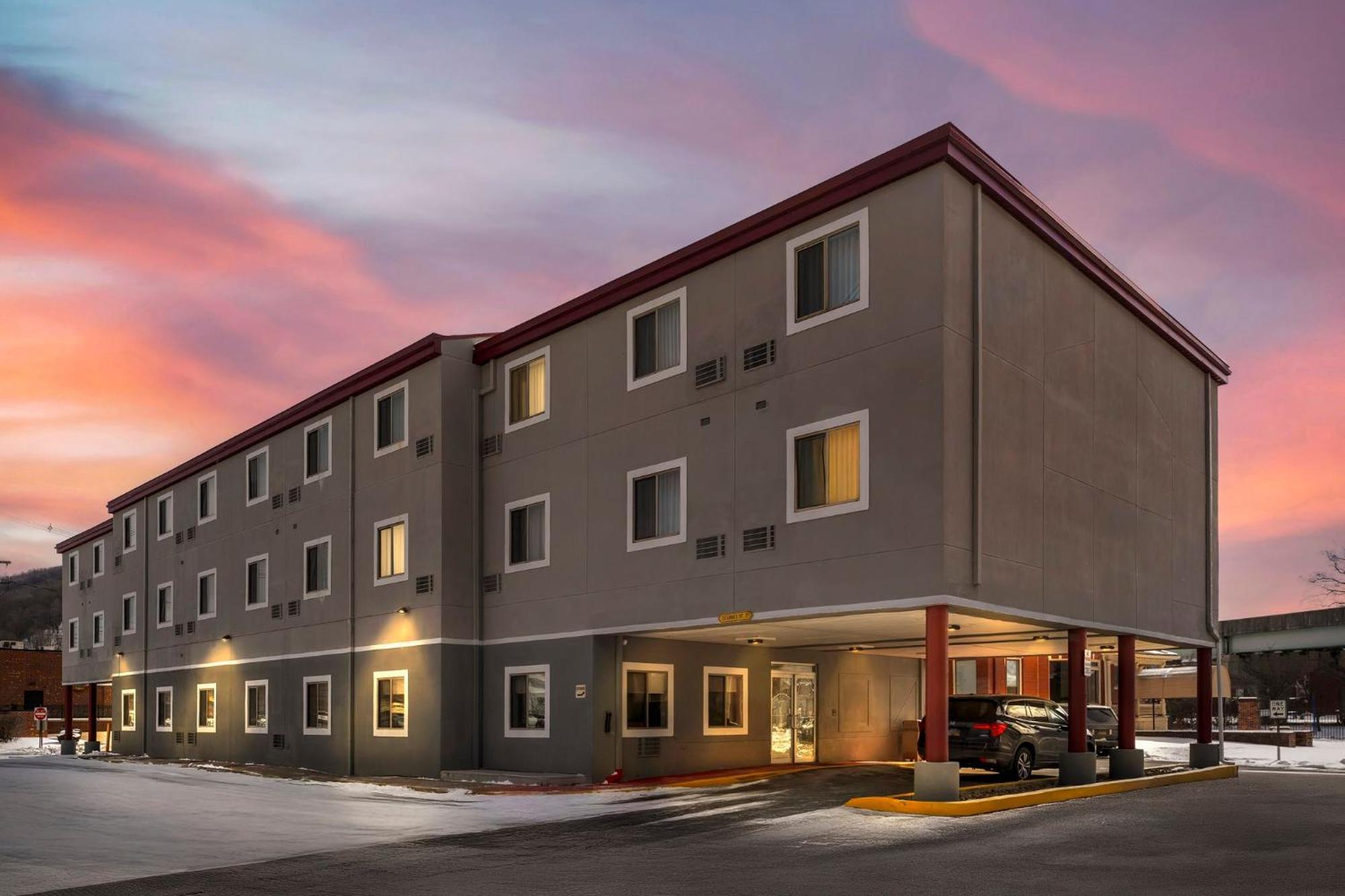 Red Roof Inn Johnstown Exterior photo